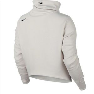 Nike women’s thermal pullover training top
